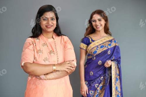 Preview: Cheerful Indian women in traditional dresses