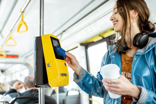 Preview: Woman paying with card for the public tarnsport