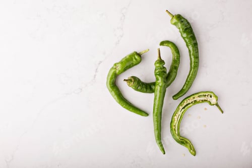 Preview: Green hot peppers
