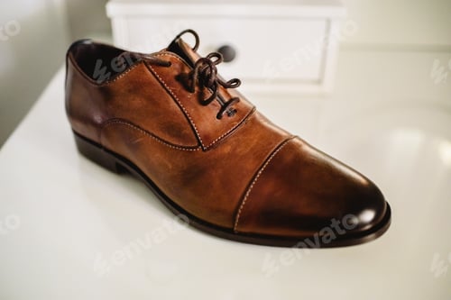 Preview: Elegant brown shoes for men.