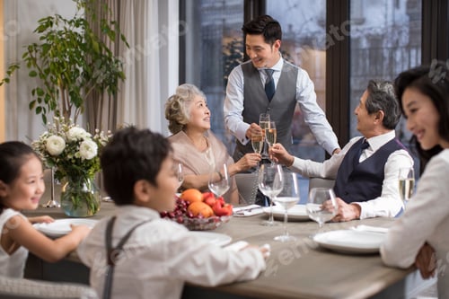 Preview: Noble Chinese family eating holiday meal together