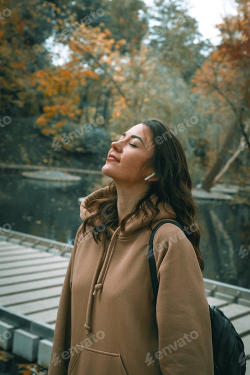 Preview: Woman in autumn park