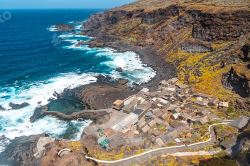 Preview: View from above of the fishing village of Pozo de las Calcosas on the island of El Hierro