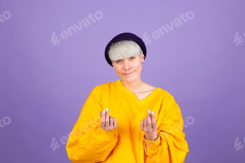 Preview: Portrait of short hair woman