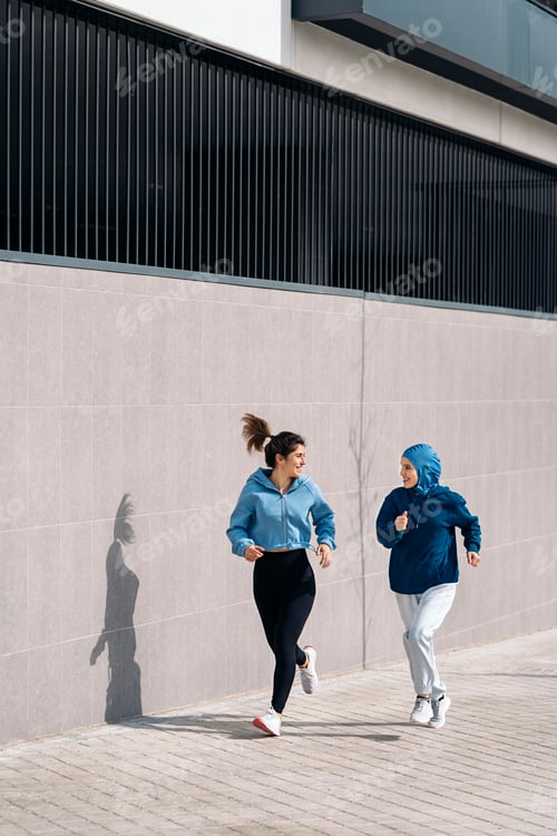 Preview: Friends Running in the City