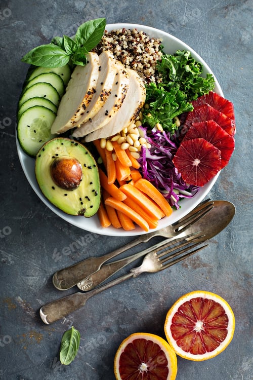 Preview: Healthy lunch bowl with chicken and quinoa