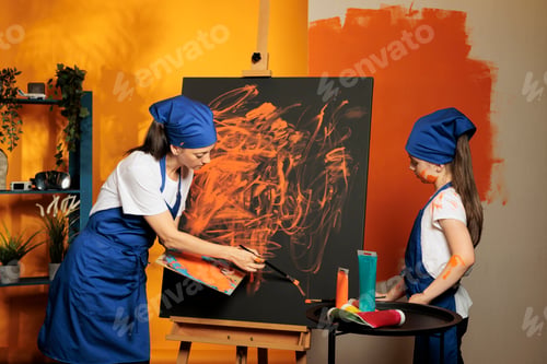 Preview: Mom and daughter learning to paint