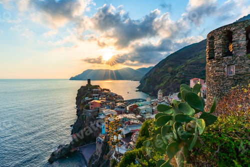 Preview: a scenic view of the sea and cliffs in posita, italy