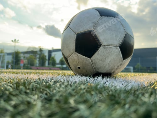 Vista previa: fútbol en la línea de tiro de esquina y un campo de fútbol, campo de fútbol, textura de fondo