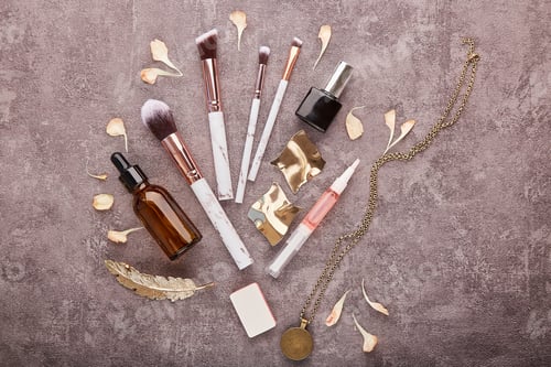 Preview: Aesthetic make up set. make up brushes, dropper bottles, cosmetic and jewelry. Feminine flat lay.