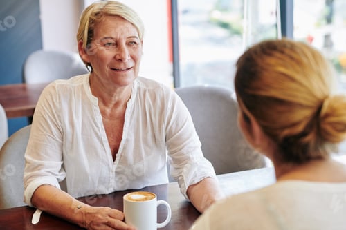 Preview: Mother meeting with daughter in cafe
