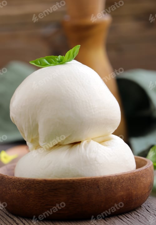 Preview: mozzarella cheese for salad with tomatoes and basil