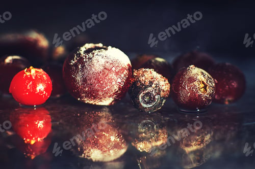 Preview: closeup frozen berries on the glass with reflection .
