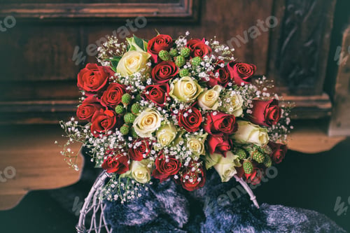 Preview: Bouquet of red and white roses in front of an old furniture