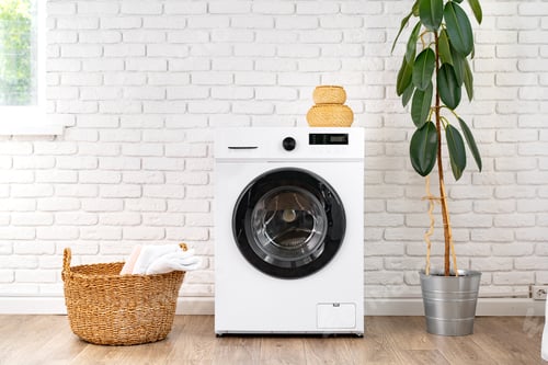 Vista previa: Washing machine and basket in a laundry room