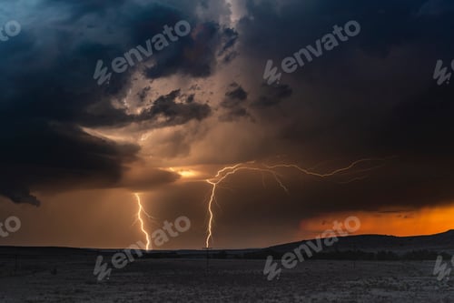 Preview: Large lightning strike at dusk on Tornado Alley