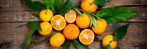 Preview: Tangerine, mandarines, clementine, citrus fruits with leaves on wooden table. Fresh tangerines