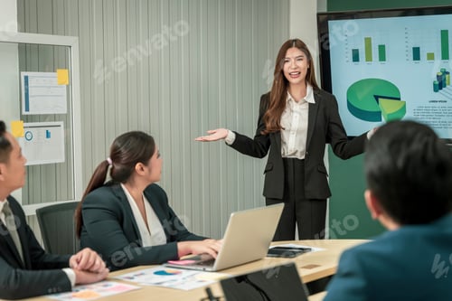 Preview: Modern Asian businessman with high confidence Committed to working together
