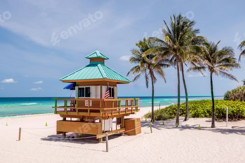 Preview: Lifeguard tower on Sunny Isles Miami Beach