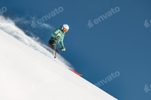 Aperçu: Man skier in fresh snow