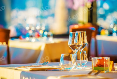 Preview: Elegant Restaurant Table
