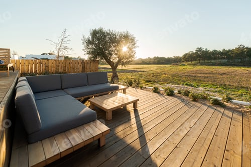 Preview: Modern villa with pool and deck