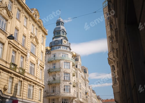 Preview: Wien, Austria - July 28, 2023: beautiful old buildings in center of Vienna