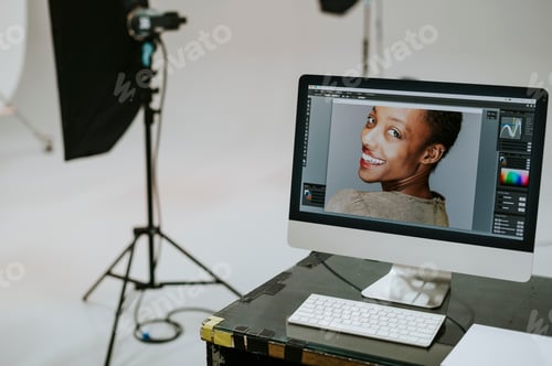 Preview: Female model on a computer screen