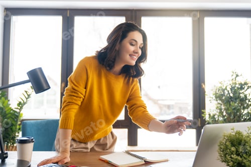 Preview: woman working in the office