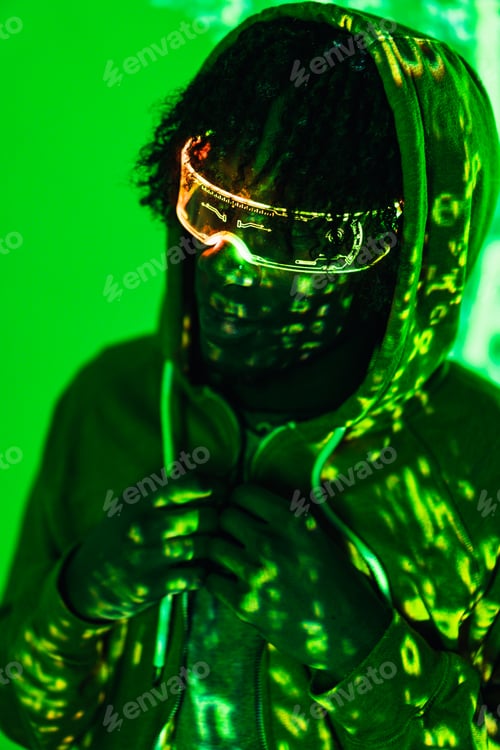 Preview: Projection on a man wearing futuristic glasses