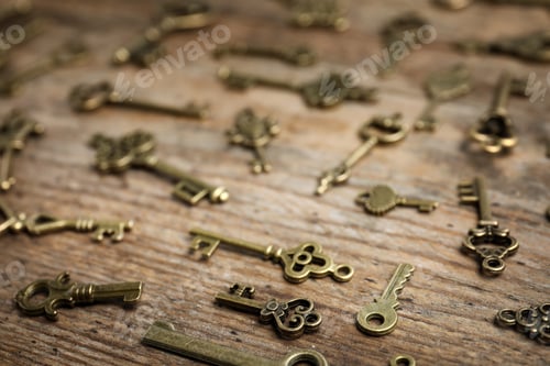 Preview: Old vintage keys on wooden background, closeup