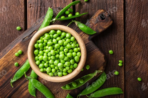Preview: Green peas in pods and peeled in wooden bowl on table