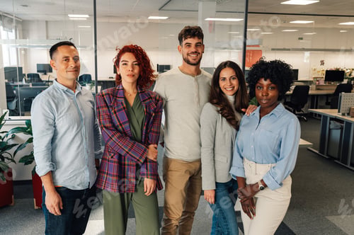 Preview: Portrait of a diverse business people posing in the office