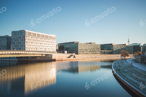 Preview: Germany, Berlin, view to Hugo Preuss Bridge with River Spree in the foreground n the morning