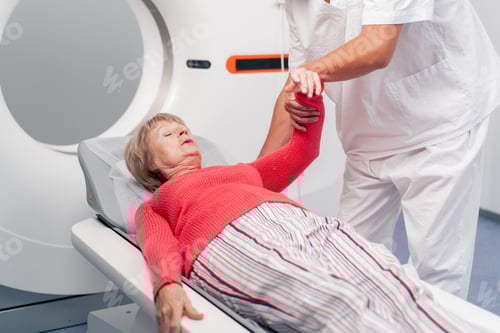 Preview: in a modern clinic in a white office, a drug for MRI examination of the brain of an elderly woman