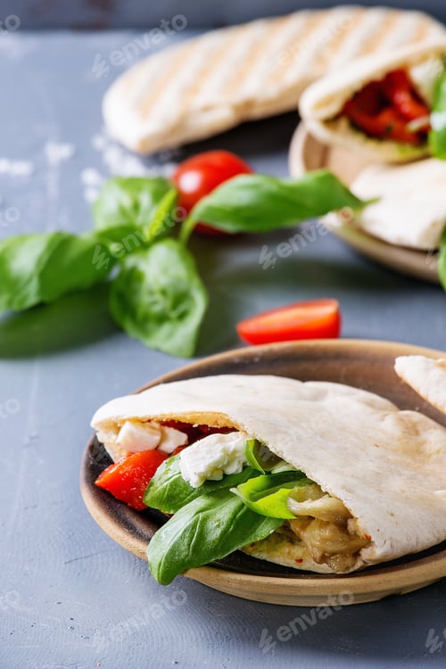 Preview: Pita bread sandwiches with vegetables