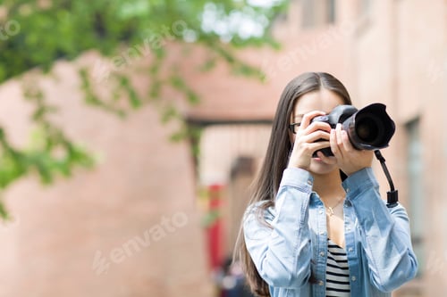 Preview: Female photographer taking photos