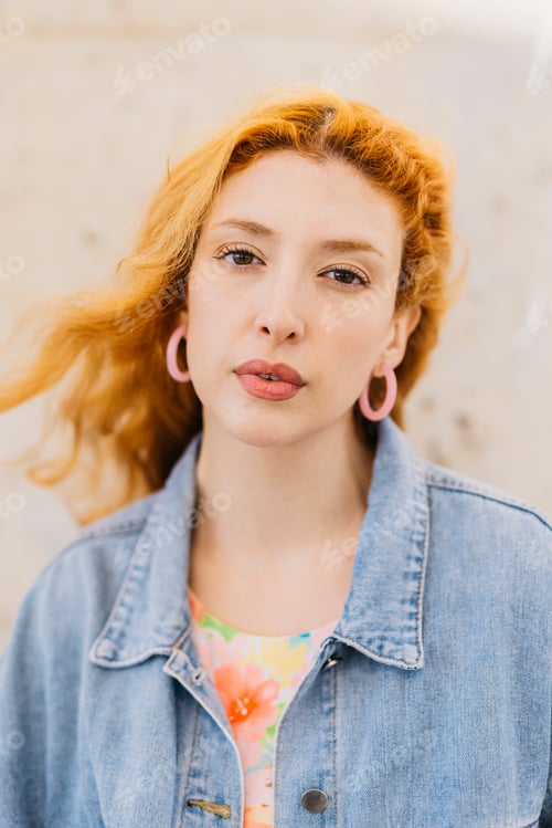 Preview: Young redheaded woman looking at camera with confidence