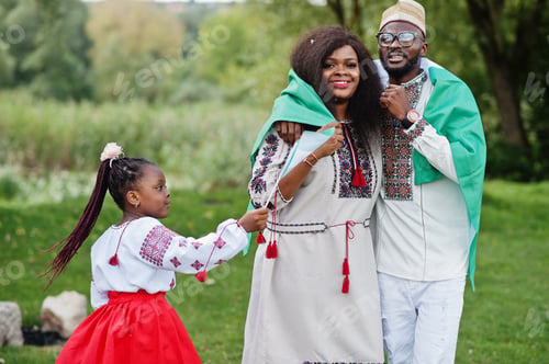 Preview: African family in traditional clothes