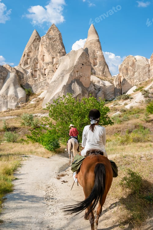 Preview: young woman during vacation in Turkey Kapadokya watching the hot air balloons of Cappadocia