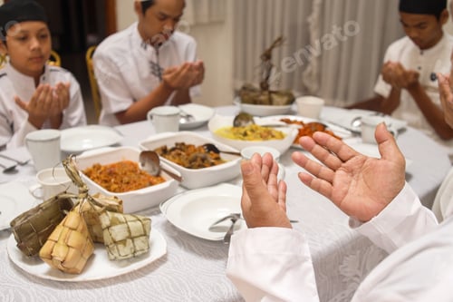Preview: Praying dua before eat