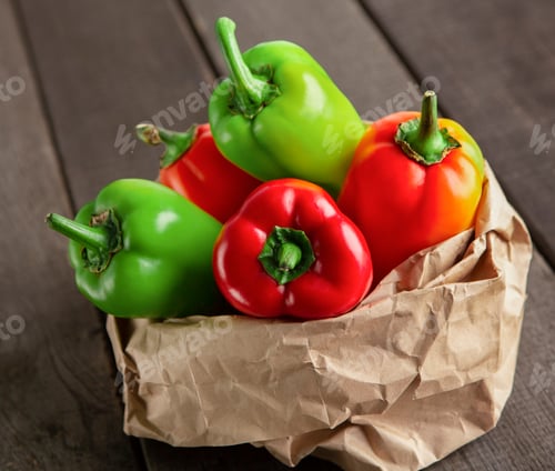 Preview: Organic fresh paprika in zero waste paper sack on wooden table