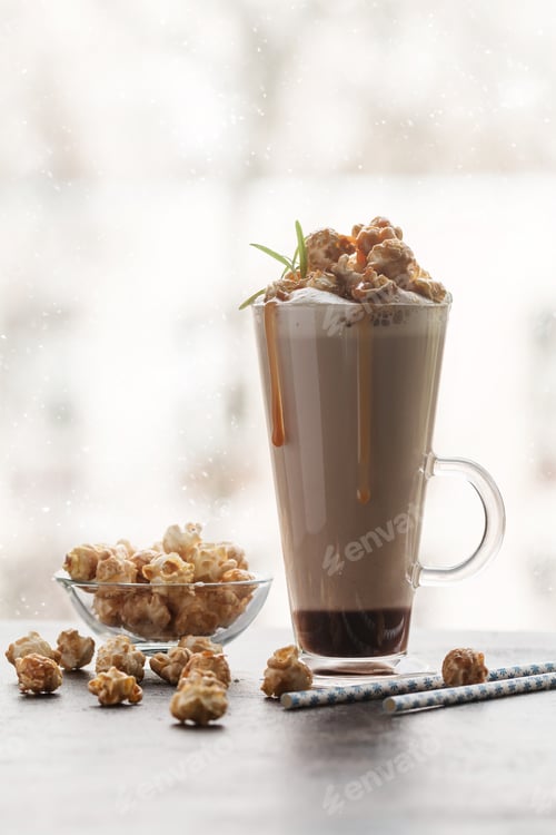 Preview: Glass of coffee with popcorn