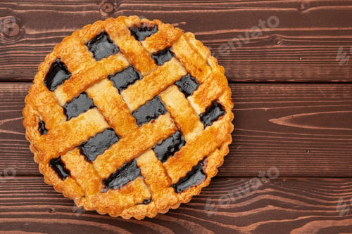 Preview: Close up of homemade traditional sweet autumn raspberry tart pie on wooden table