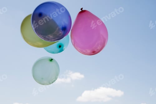 Preview: Lots of colorful balloons in the sky