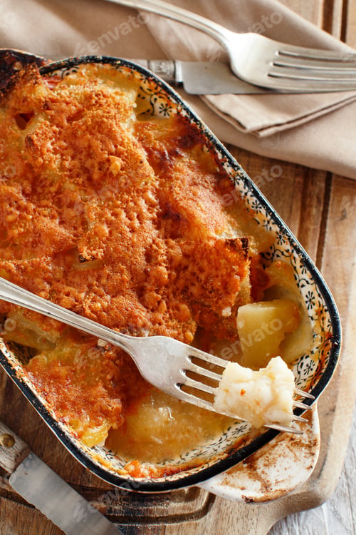 Vista previa: Codfish with potatoes cooked in the oven
