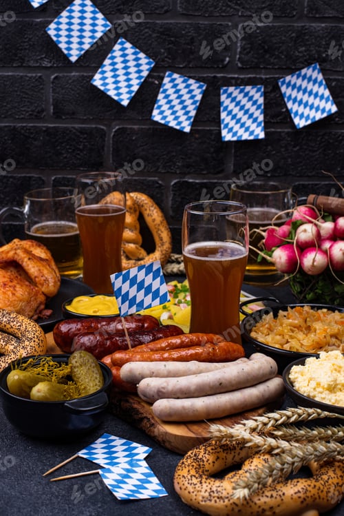 Preview: Oktoberfest dishes with beer, pretzel and sausage