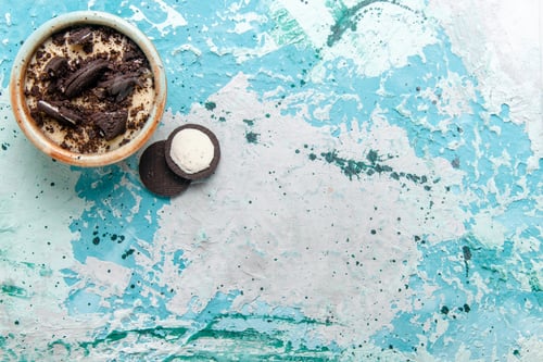 Preview: top view chocolate cookie dessert with cream and cookies inside plate on light blue background cake