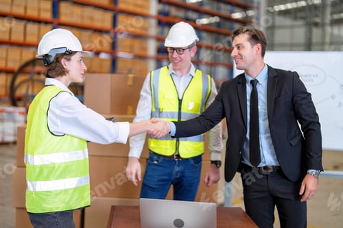 Preview: Group of worker working in warehouse