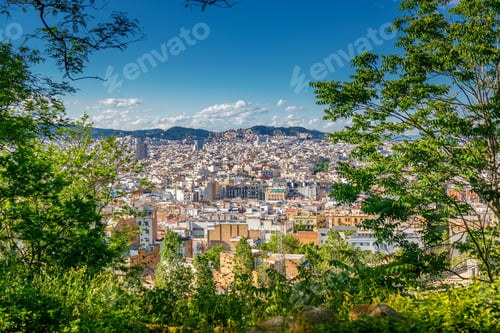 Preview: A view of Barcelona's dense urban landscape, filled with a mix of modern and traditional buildings